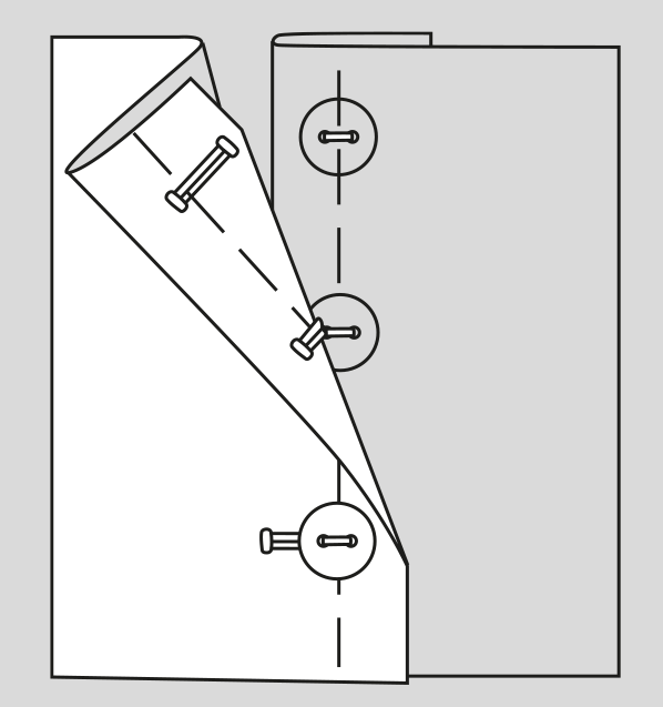 Zwei Stofflagen sind zu sehen, wo Knopf und Knopfloch eingenäht werden.