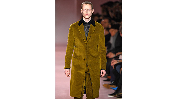 Der Slipon-Mantel von Berluti wurde auf der Paris Fassion week im Januar 2018 präsentiert