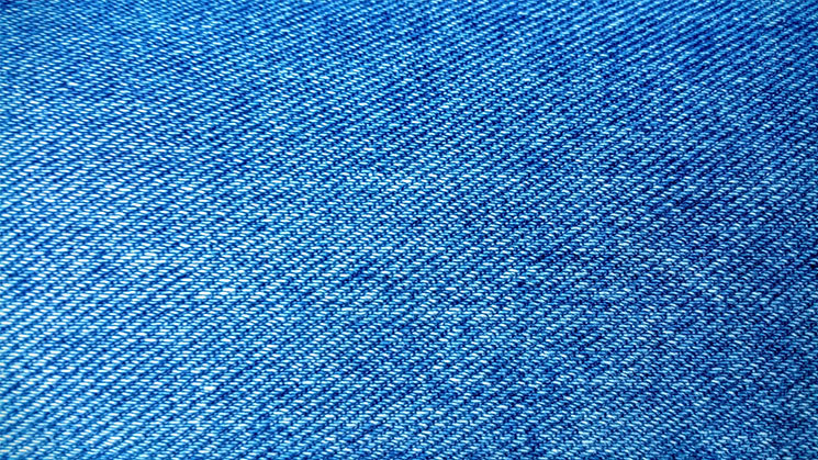 Der blaue Jeansstoff ist das bekannteste Beispiel der Köperbindung.